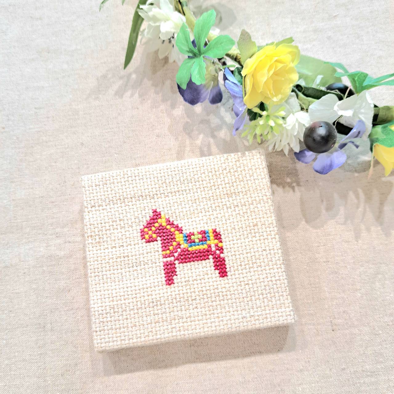 KeittoOppi】刺繍教室◎初めてのクロスステッチ～ダーラナホース